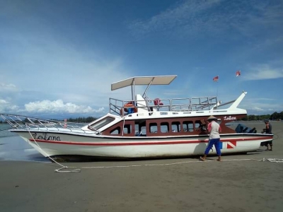 Kapal Yacht and Fishing Boat