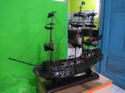 Miniatur kapal bajak laut( black pearl & queen anne's revenge)