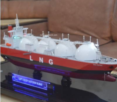 Miniatur Kapal Tanker LNG Dwi Putra