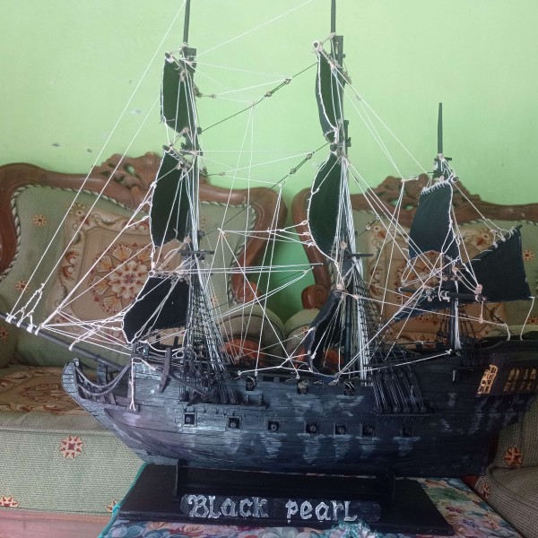 Kerajinan Miniatur Kapal Black Pearl