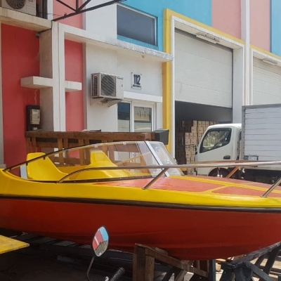 Speed boat fiberglass panjang 5 meter - Perahu Speed Boat